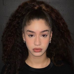 Meet your Posher, Gabriela